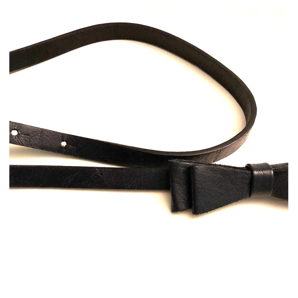 Easy bow belt in black leather